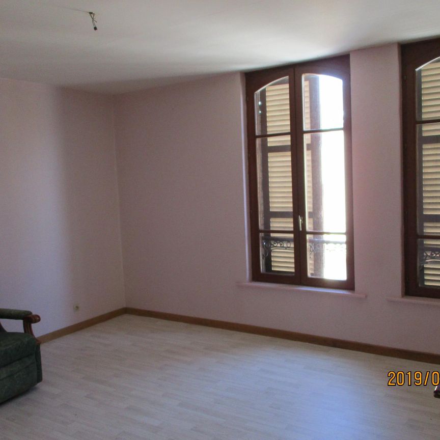 VOUZIERS, un appartement de type F2 au 2ème étage - Photo 1