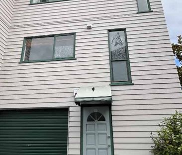 3-Bedroom Townhouse for Rent in New Lynn - Photo 3