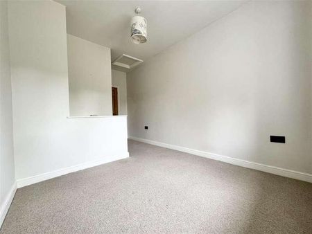Woodsome Lees, Kirkburton, HD8 - Photo 2