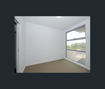 SPACIOUS, MODERN & BEACHSIDE - Photo 3