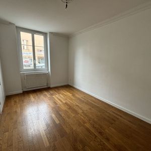 Location Appartement 4 pièces 83m² BOURG EN BRESSE 01000 - Photo 2