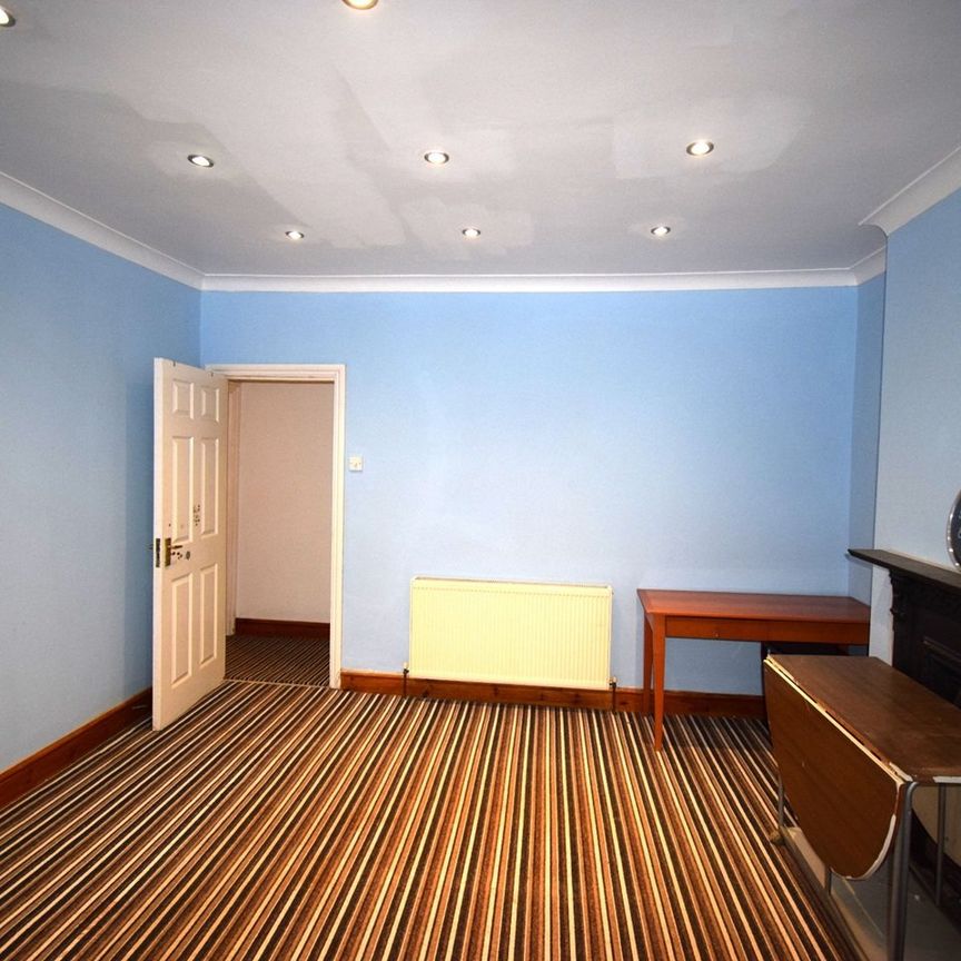 2 Bed Flat, St. Albans Road, IG3 - Photo 1