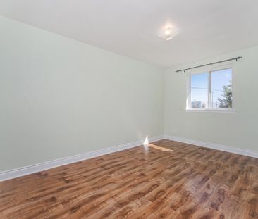 For Lease - 61 Avondale Boulevard, Brampton, Ontario - Photo 6
