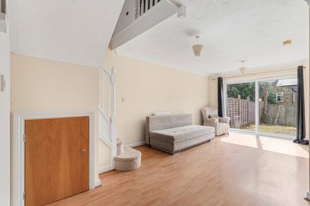 5 bedroom House To Let Total Size: 1299 SQ FT - Photo 2