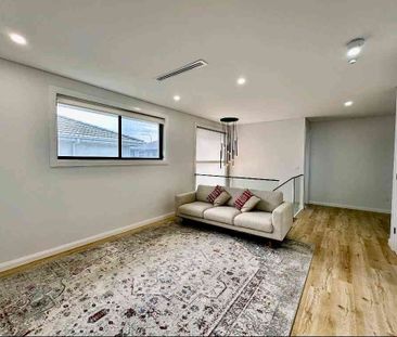 Rouse Hill - Photo 2