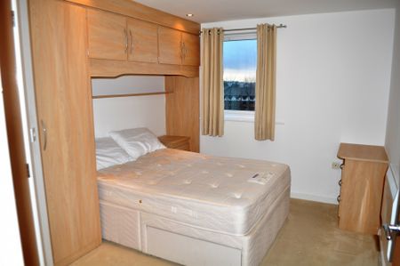 Elmira Way, SALFORD - Photo 5