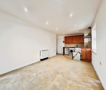 Calcutta Road, Tilbury, RM18 - Photo 2
