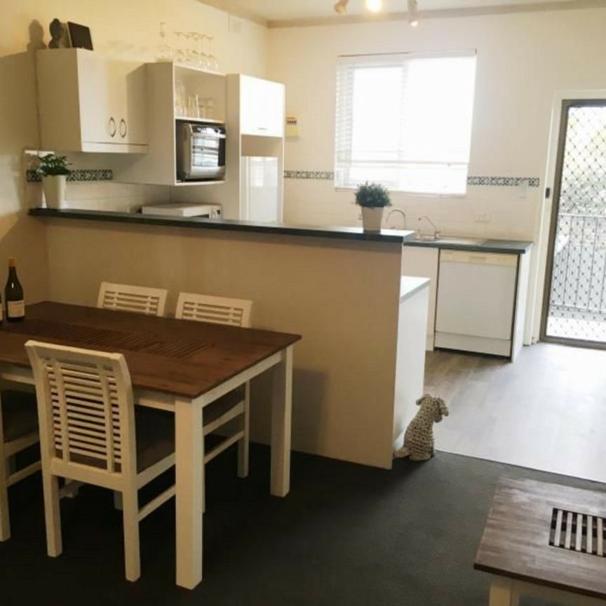 GREAT LOCATION, GREAT QUALITY OF LIVING AND FULLY FURNISHED. - Photo 1