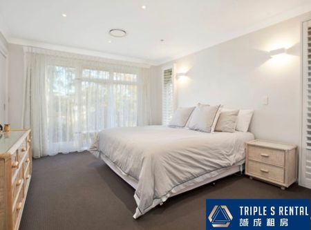 Spacious modern three bedrooms plus one big study room & Outdoor pool and stunning private garden & Furnitures option & Energy saver with solar panel - Photo 5