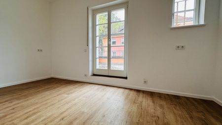 Wunderbares Ziegelstein! 3-Zi. Erstbezug-Whg mit großer sonniger Terrasse. - Photo 2