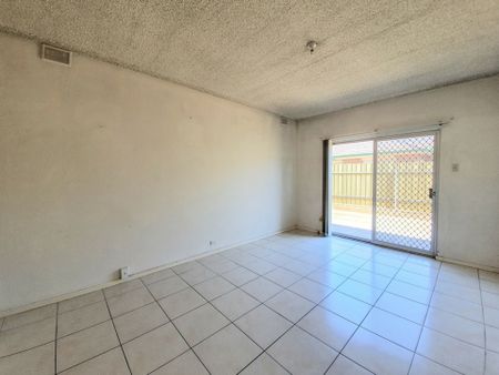 DOWNSTAIRS UNIT, AMAZING LOCATION! - Photo 5