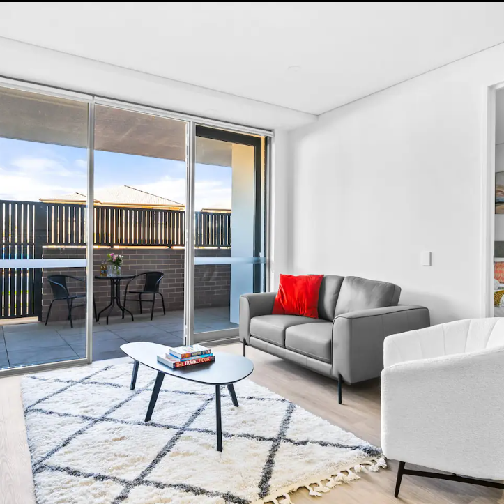 Executive rentals, tailored for professionals seeking space, style & security, Fully furnished! - Photo 1