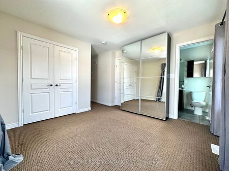 Townhouse For Lease | X8119084 - Photo 2