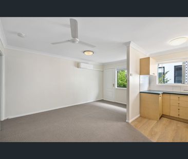 3/49 Macaulay Street, Coorparoo, Qld 4151 - Photo 2