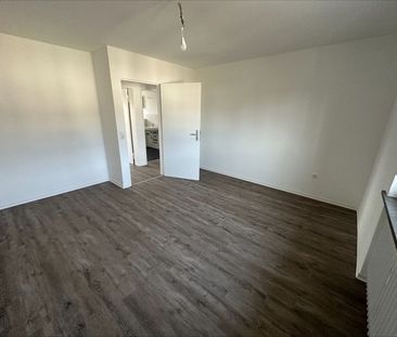 2. OG / 3 Zimmer ab sofort (frisch saniert) - Foto 1