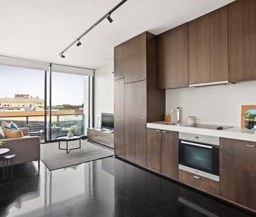 Contemporary apartment metres to beach with rooftop terrace - Photo 1