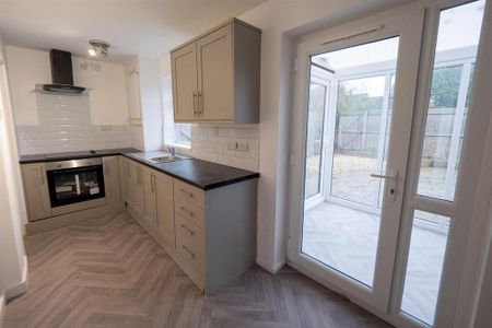 2 bedroom semi-detached house to rent - Photo 4