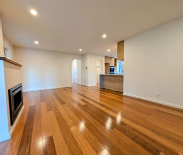 Premium Four-Bedroom Rental with Bay Glimpses! - Photo 2