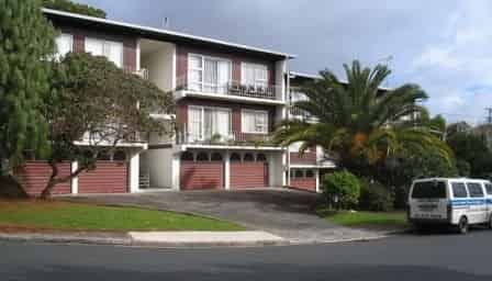 Tidy 2 bedroom Unit - Photo 3