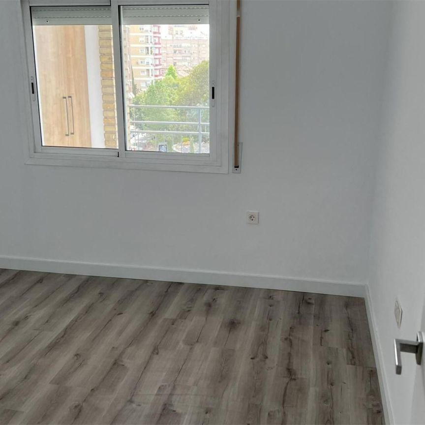 Piso de alquiler en Calle Calle Isaac Albeniz, 5, San Antón - Photo 1