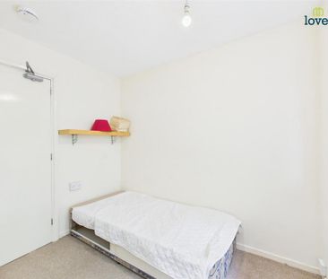 4 bedroom terraced house to rent - Photo 6