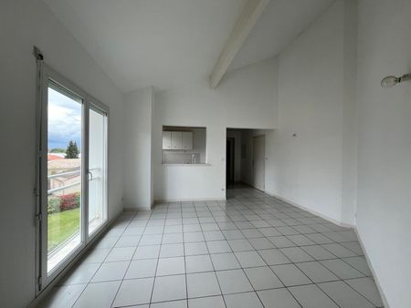 Location Appartement 3 pièces 59m² ST ANDRE DE CUBZAC 33240 - Photo 2