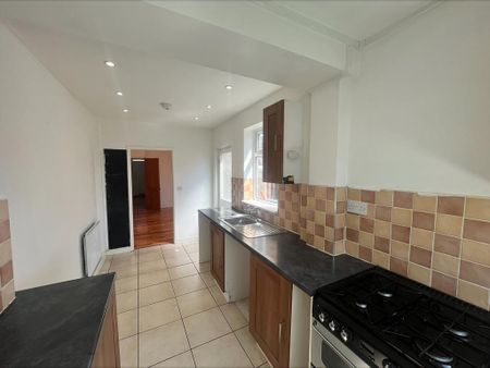 2 bedroom semi-detached house to rent - Photo 2