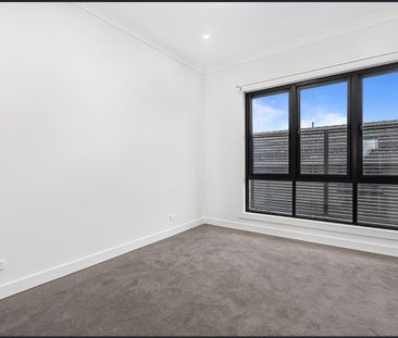 Stunning Near New Townhouse - Photo 3