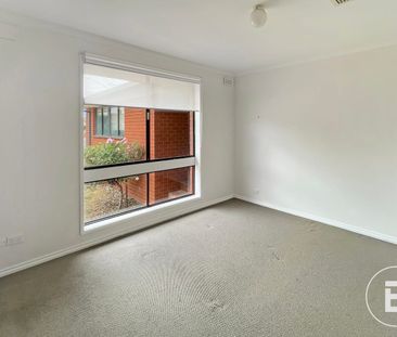 SPACIOUS FAMILY LIVING IN A CONVENIENT SEBASTOPOL LOCATION - Photo 5