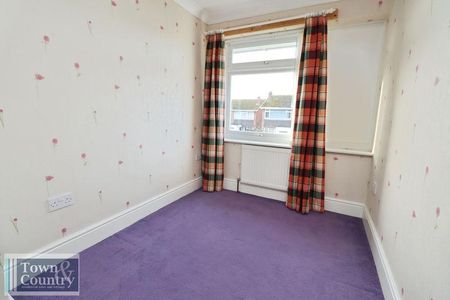 4 bedroom semi-detached house to rent - Photo 4