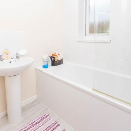 3 bedroom terraced house to rent - Photo 3