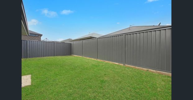 Modern home, great location - Photo 1