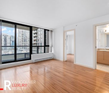 Condo in Downtown Vancouver, BC - Photo 3