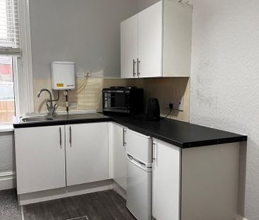 1 bedroom in a house share to rent - Photo 4