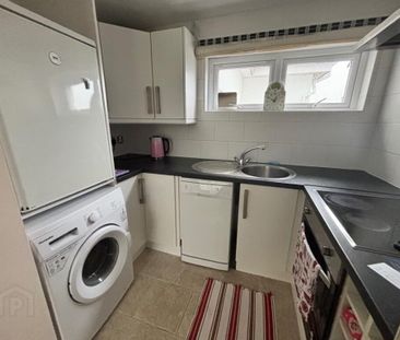 10d Lesley Heights, Greenisland, Carrickfergus, BT38 8TB - Photo 2