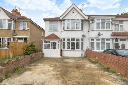 3 bedroom semi-detached house to rent - Photo 3