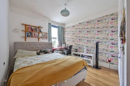 4 Bed Terraced House, Strathearn Road, SW19 - Photo 2