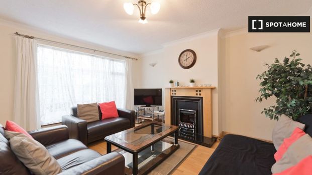 5-Bedroom Apartment for rent in Clonsilla, Dublin - Photo 1