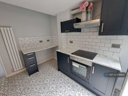 2 bedroom terraced house to rent - Photo 2
