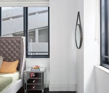 Sleek urban living in Potts Point's acclaimed `The Hampton' - Photo 4