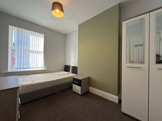 1 bedroom in a house share to rent - Photo 1