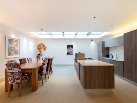 Petersham Mews, London, SW7 - Photo 2