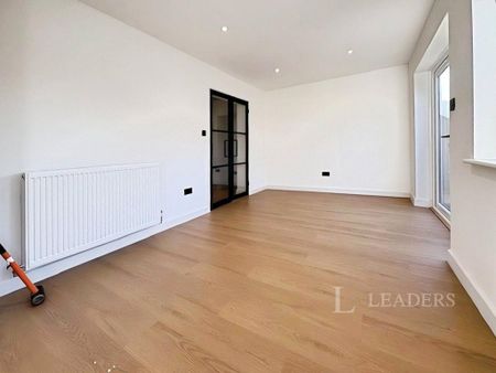 3 bedroom detached house to rent - Photo 4