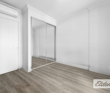 Modern One-Bedroom Apartment with Panoramic Views - Photo 5