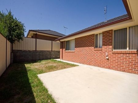 Space & Privacy Close To The Centre of Town! - Photo 3