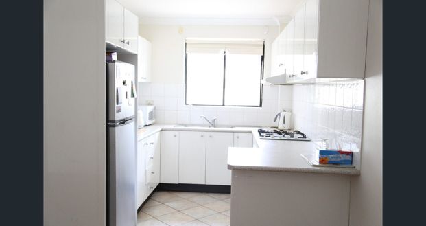 Air conditioned 2 bedroom unit! - Photo 1