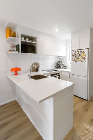 Modern two storey townhouse! - Photo 2