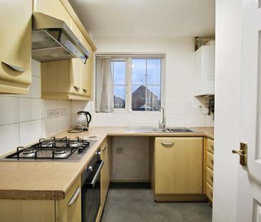 2 bedroom end of terrace house to rent - Photo 5
