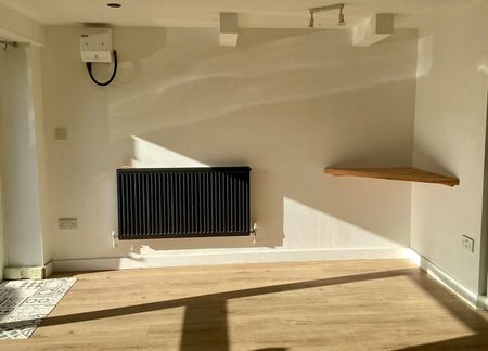 Studio Flat, Brentwood Road, BN1 - Photo 2