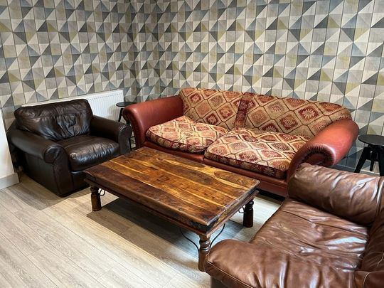 8 bedroom house to rent - Photo 1